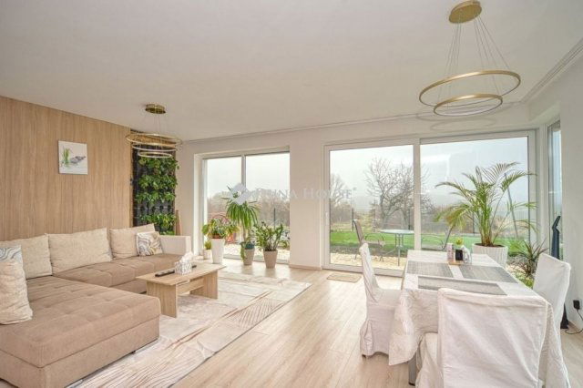 Eladó ikerház, Solymáron 223 M Ft, 4 szobás