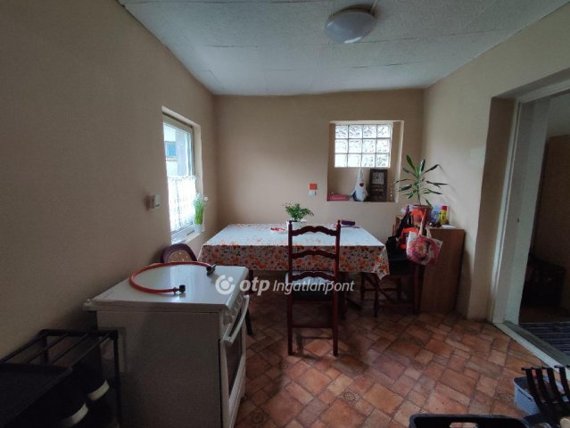 Eladó családi ház, Kiszomboron 29.5 M Ft, 2+1 szobás