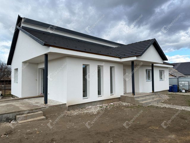 Eladó családi ház, Ságváron 89.9 M Ft, 4 szobás