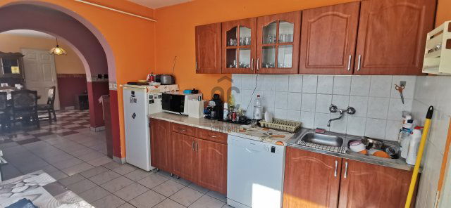 Eladó családi ház, Császáron 33.99 M Ft, 4 szobás