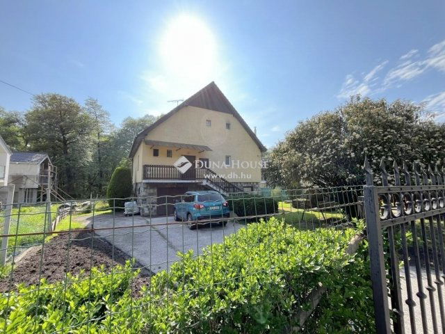 Eladó ikerház, Szentendrén 93.9 M Ft, 5 szobás