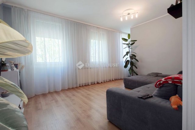 Eladó téglalakás, Lajosmizsén, Szabadság téren 49.9 M Ft