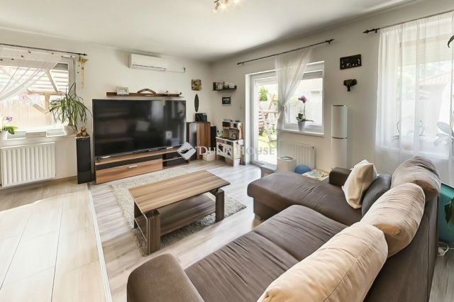 Eladó családi ház, Szigetszentmiklóson 109 M Ft, 4 szobás