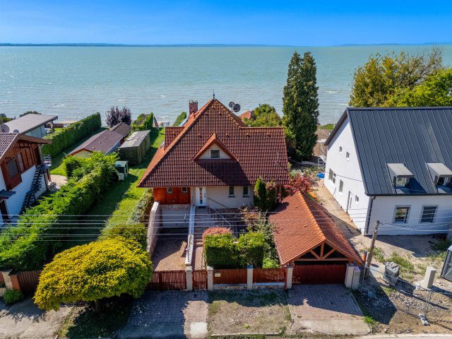 Eladó családi ház, Balatonakarattyán 585 M Ft, 5 szobás