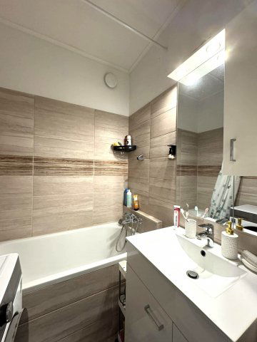 Eladó panellakás, Pécsett, Szabadság utcában 56.9 M Ft