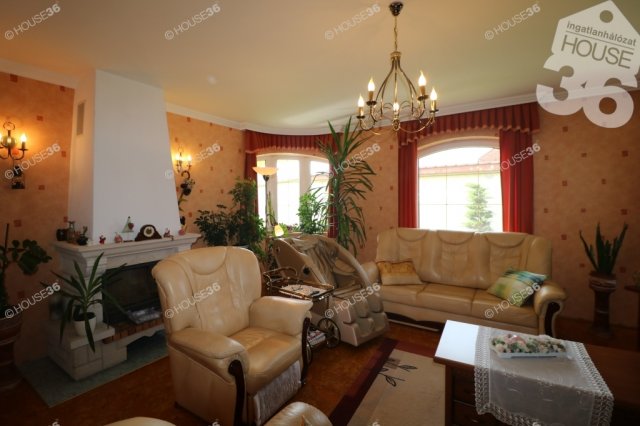 Eladó családi ház, Kiskőrösön 79.99 M Ft, 7 szobás