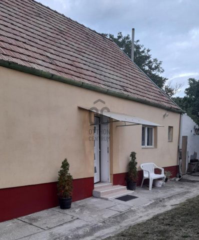 Eladó családi ház, Pakson 28 M Ft, 2 szobás