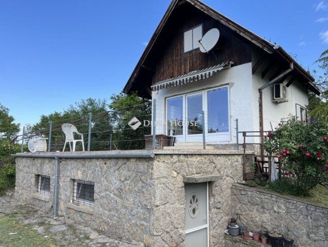 Eladó családi ház, Pécsett, Szkókó tető közben 62 M Ft