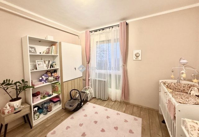 Eladó panellakás, Pécsett 49.9 M Ft, 4 szobás