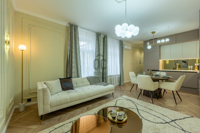 Eladó téglalakás, Budapesten, V. kerületben, Szervita téren