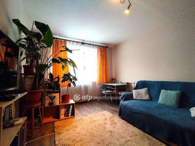 Eladó panellakás, Székesfehérvárott 54.99 M Ft, 2 szobás