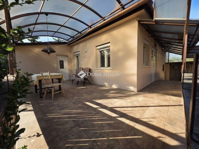 Eladó családi ház, Cegléden 69.9 M Ft, 4 szobás