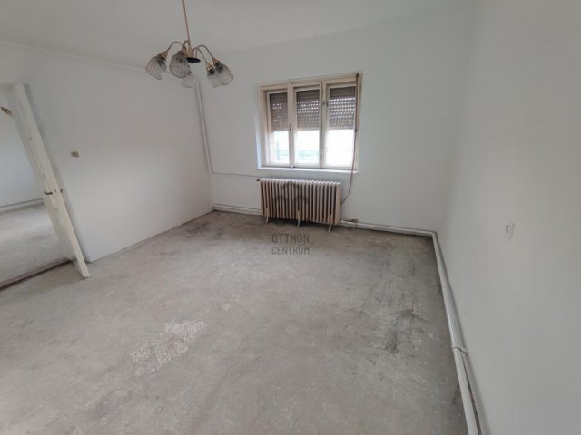Eladó családi ház, Cegléden 45 M Ft, 3 szobás
