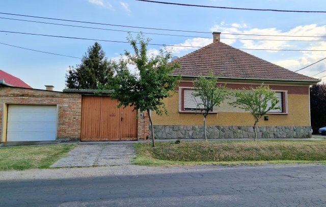 Eladó családi ház, Cegléden 77.9 M Ft, 3 szobás