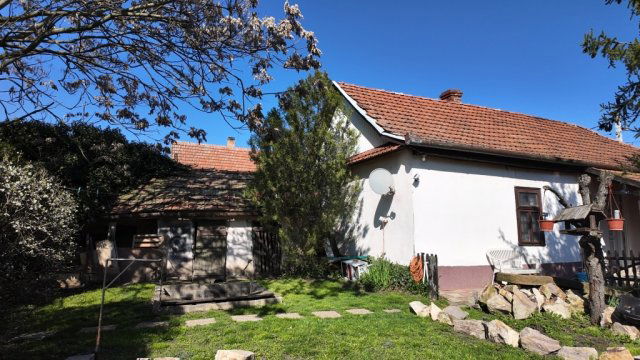 Eladó családi ház, Jászárokszálláson 16.5 M Ft, 1+2 szobás