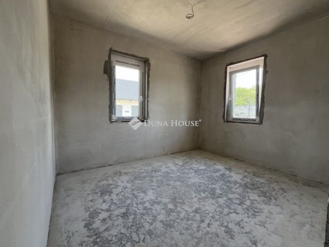 Eladó ikerház, Őrbottyánban 97.5 M Ft, 4 szobás
