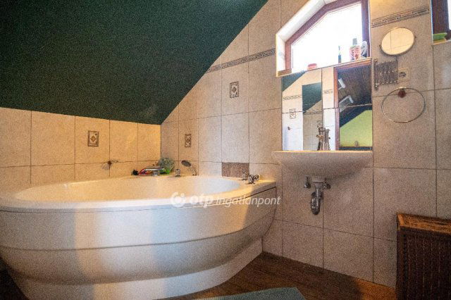 Eladó családi ház, Fóton 189 M Ft, 6 szobás