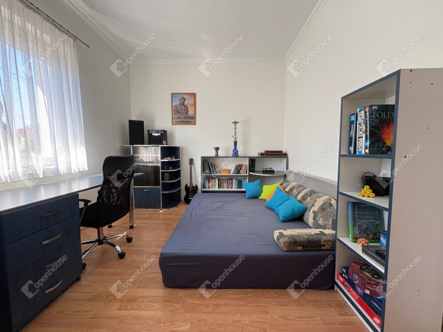 Eladó családi ház, Debrecenben 129.9 M Ft, 5 szobás