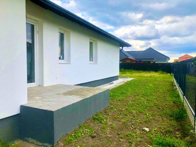 Eladó ikerház, Halásztelken 110 M Ft, 5 szobás