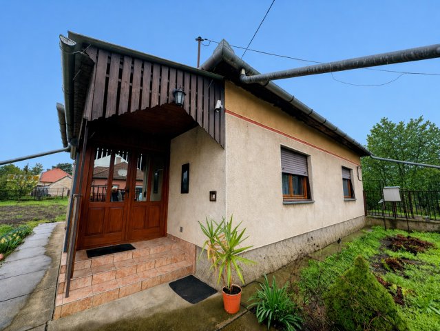 Eladó családi ház, Tiszaföldváron 55 M Ft, 3+1 szobás