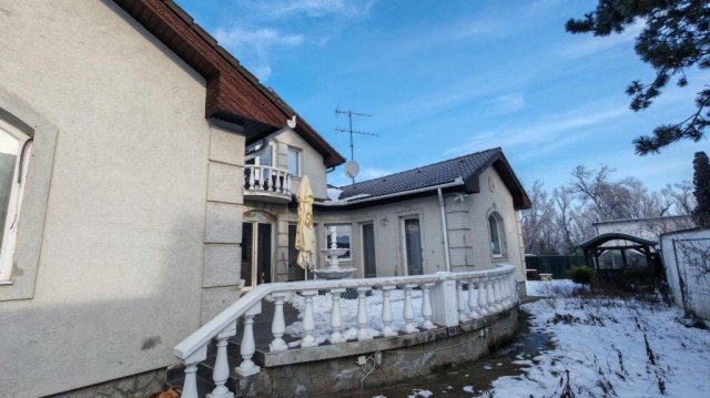 Eladó családi ház, Tahitótfalun 170 M Ft, 5 szobás