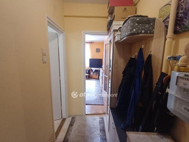 Eladó téglalakás, Egerben 37.8 M Ft, 1 szobás