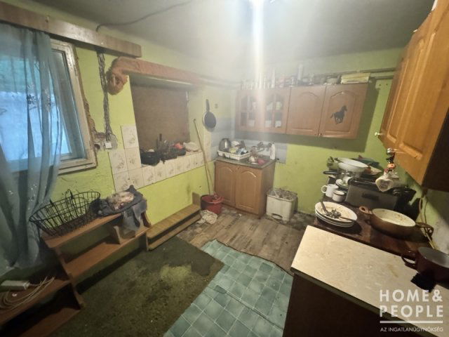 Eladó családi ház, Földeákon 30 M Ft, 4 szobás