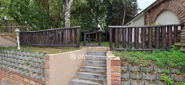 Eladó családi ház, Debrecenben 325 M Ft, 2+3 szobás