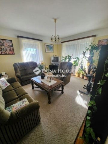 Eladó téglalakás, Kistarcsán 76 M Ft, 4 szobás