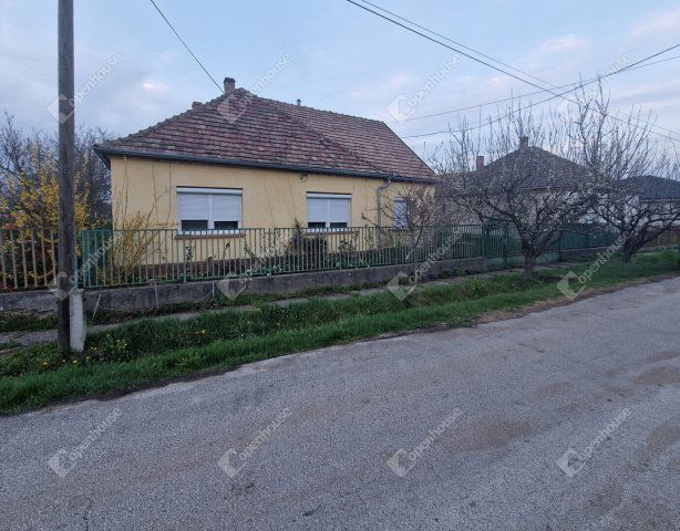 Eladó családi ház, Nagyigmándon 44.9 M Ft, 4 szobás