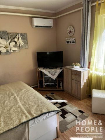 Eladó családi ház, Szegeden 105 M Ft, 4 szobás