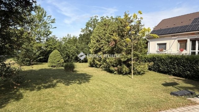Eladó családi ház, Környén 124.99 M Ft, 4 szobás