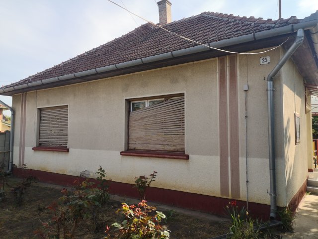 Eladó családi ház, Békéscsabán 27.9 M Ft, 2 szobás