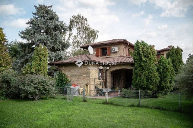 Eladó családi ház, Budapesten, XXI. kerületben 289.9 M Ft