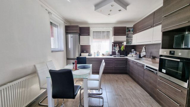 Eladó ikerház, Nyíregyházán 74.9 M Ft, 3+1 szobás