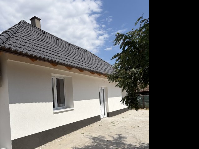 Eladó családi ház, Sárbogárdon 25 M Ft, 2 szobás