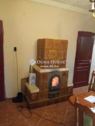 Eladó családi ház, Dombrádon 6.5 M Ft, 2 szobás