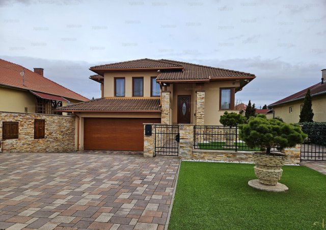 Eladó családi ház, Arnóton 165 M Ft, 4 szobás