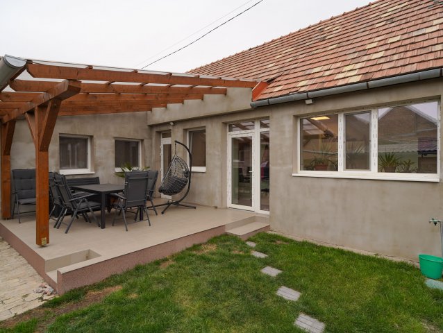 Eladó családi ház, Szekszárdon, Kiss János utcában 70 M Ft