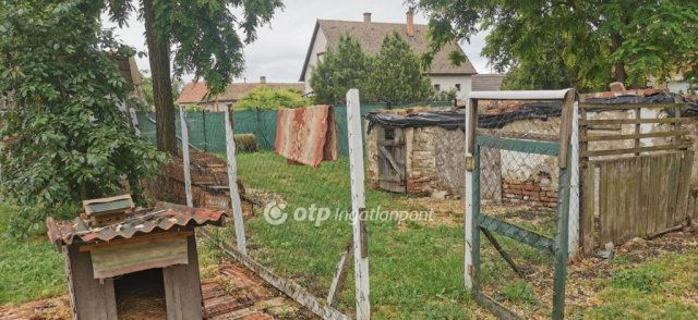 Eladó családi ház, Tiszaföldváron 7.5 M Ft, 3 szobás