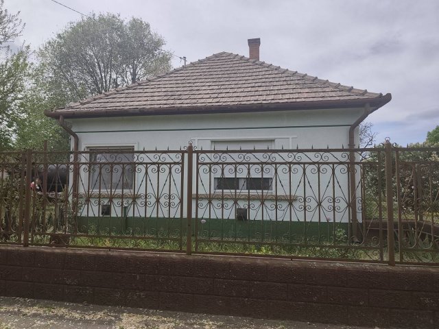 Eladó családi ház, Pusztavacson 36.8 M Ft, 2 szobás