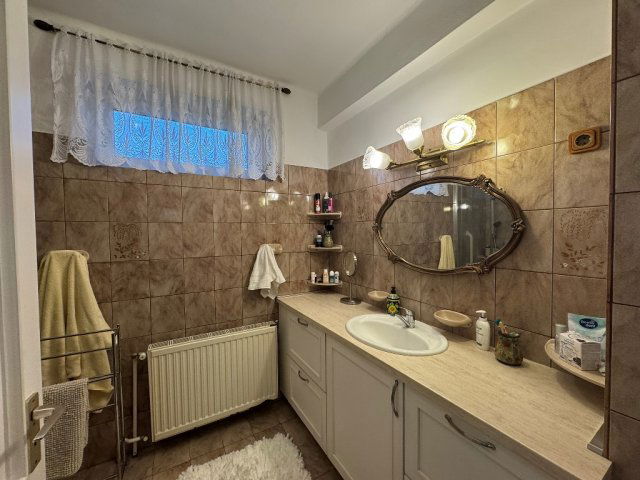 Eladó családi ház, Pécsett 149.9 M Ft, 5 szobás