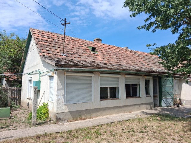 Eladó családi ház, Csőszön 19.999 M Ft, 2 szobás