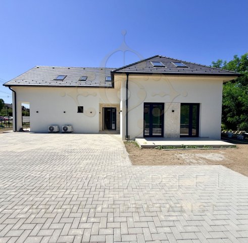 Eladó téglalakás, Balatonlelleén 79.99 M Ft, 3 szobás