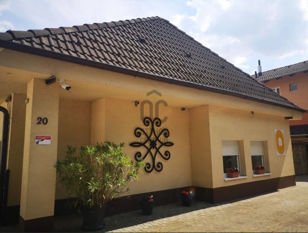 Eladó családi ház, Siófokon 290 M Ft, 11 szobás