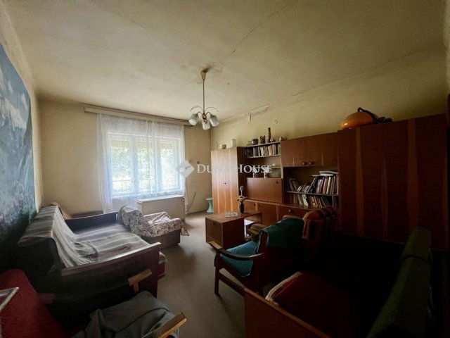 Eladó családi ház, Teklafalun 8 M Ft, 2 szobás