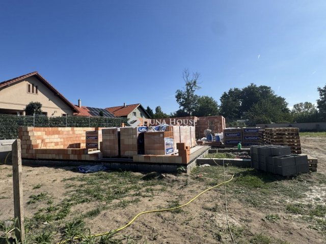 Eladó ikerház, Taksonyon 114.9 M Ft, 5 szobás