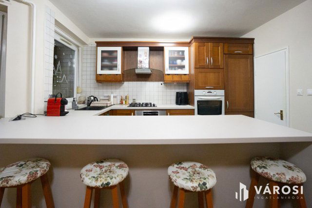 Eladó téglalakás, Győrött 113 M Ft, 3 szobás