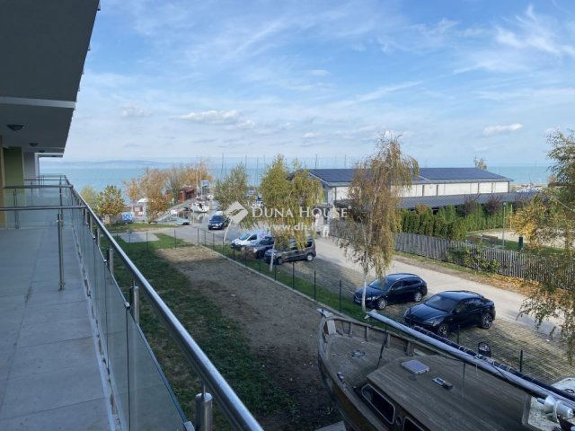 Eladó téglalakás, Siófokon 82.229 M Ft, 2 szobás