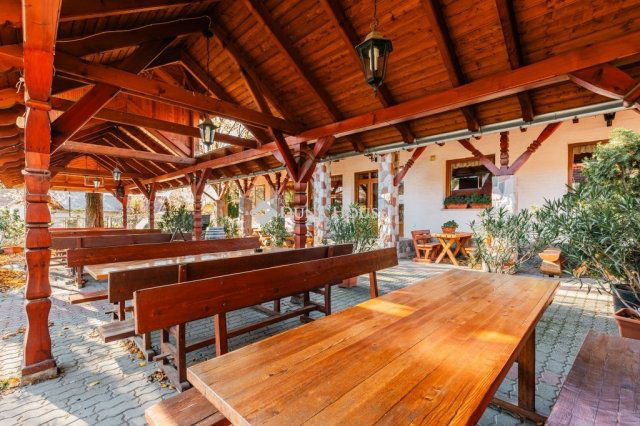 Eladó üzlethelyiség, Pilisszentkereszten 280 M Ft